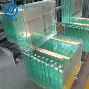 לוחות זכוכית בטיחותית קשוחה